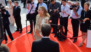 Daniela Peštová ako zlatá bohyňa: Modelka rozžiarila Karlove Vary