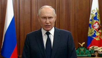 Rusko priznalo, že pri vzbure vagnerovcov prišlo o vojakov, Putin vzdal úctu zabitým pilotom
