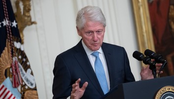 Clinton si vyčíta, že presviedčal Kyjev, aby sa vzdal jadrových zbraní