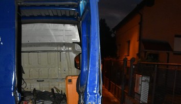 Kuriózny prípad v Bratislave. Muž chcel ukradnúť veci z dodávky, poškodení ho do nej zavreli