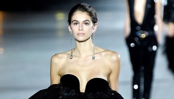 Dcéra Cindy Crawford ovládla módnu prehliadku v Paríži. Nožičky má ako paličky