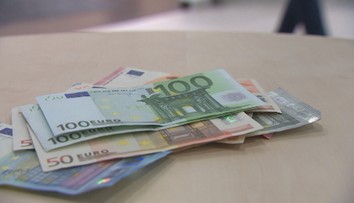 Euro sa dostalo na trojročné maximum, tešia sa dovolenkári i ľudia s hypotékou
