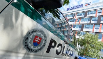 Sekretárka mala lustrovať policajtov, v skutočnosti vraj útvaru aj šéfovala