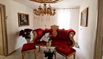 Osady na Spiši zaplavil luxus. Obyvatelia, ktorí pracujú v Anglicku, sa vracajú domov na prázdniny