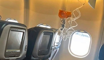 Minúty hrôzy tesne pred pristátím. Lietadlo sa dostalo do silnej turbulencie, 11 ľudí sa vážne zranilo