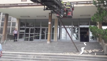 Kuriózne zranenie na Krajskom súde v Košiciach, môže za to električková trať?
