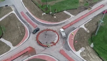 VIDEO: Spôsob, akým vodiči v USA prechádzajú kruhovým objazdom, ste ešte nevideli