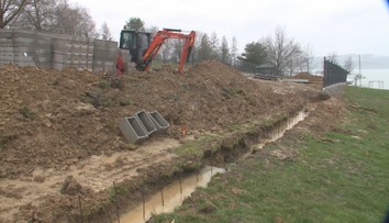 Malo ísť o plážové centrum, realitka ponúka budovy ako chaty. Aktivisti upozornili na čudnú stavbu pri Domaši