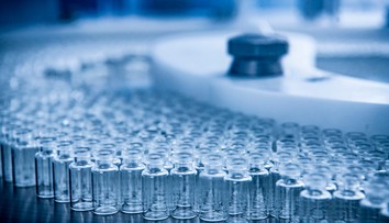 Európska únia rieši dilemu: Pomôcť vakcínami proti opičím kiahňam Afrike, alebo si udržať svoje zásoby?