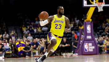 LA Lakers odštartovali novú éru s LeBronom Jamesom prehrou