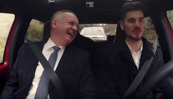 GoGo zviezol prezidenta do práce. Kúpil mu aj sladkosť, pretože nemal peniaze