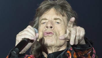 Osemnásobný otec Mick Jagger (74) zbalil ďalšiu krásku. Má len 22