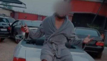 Muž afrického pôvodu dokonale prekabátil nemecký systém. Vďaka tomu má ročne od štátu 1,5 milióna eur