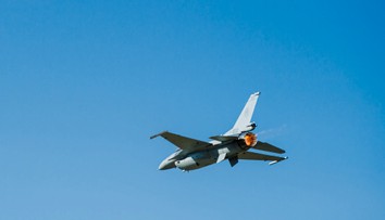 Stíhačka F-16 so slovenským pilotom uskutočnila prvý oficiálny let nad Slovenskom