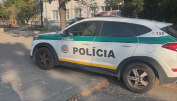 Človek, ktorý má stáť za vyhrážkami na školách, vraj nový e-mail nepísal. Pisateľov je zrejme viac