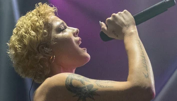 Speváčka Halsey na divokej párty na jachte: Prichytená pri užívaní drog