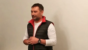 Auto na dvore sa stalo osudným starostovi malej obce pri Banskej Bystrici