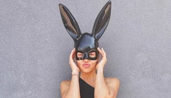 Dara ako sexy zajačica. Jej dokonalé telo má však konkurenciu