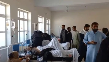 VIDEO: Krvavý masaker v Pakistane. Samovražedný atentátnik zabil najmenej 50 ľudí