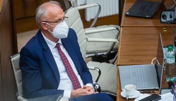 Exminister Ján Mičovský sa vrátil do parlamentu
