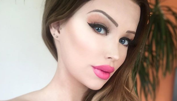 Česká Barbie na najodvážnejšej fotke iba v uteráku: Ešteže už mala 18