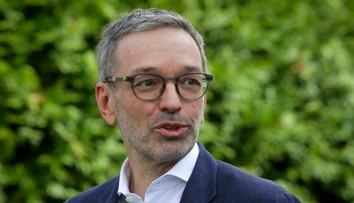 Voľby v Rakúsku prvýkrát od svojho vzniku vyhrala krajne pravicová Slobodná strana Rakúska