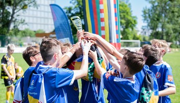 Hrajú na ňom tisíce detí, najväčší Školský pohár sa vracia na scénu. Na registráciu máte posledné dni