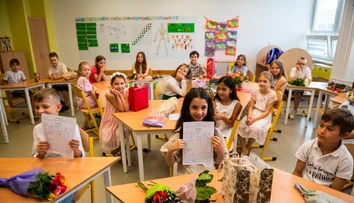 Vysvedčenia sú odovzdané, začínajú sa prázdniny. Školy a žiaci majú za sebou špecifický školský rok