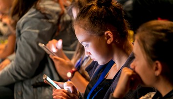 Pre mnohých Slovákov sa závislosť od mobilu stáva nočnou morou. Tu sú rady, ako si udržať pod kontrolou vlastný smartfón