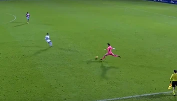 VIDEO: Zásah roka? V druhej španielskej lige brankár strelil gól z polovice ihriska