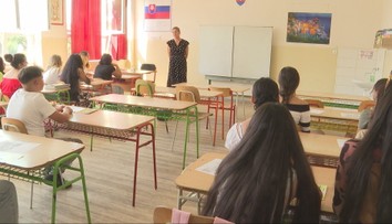 Nový školský rok bez učiteľov. Niekde učia predmety aj bez kvalifikácie, pedagógov platy nelákajú