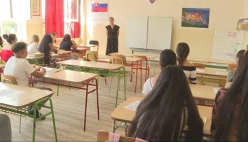 Nový školský rok bez učiteľov. Niekde učia predmety aj bez kvalifikácie, pedagógov platy nelákajú