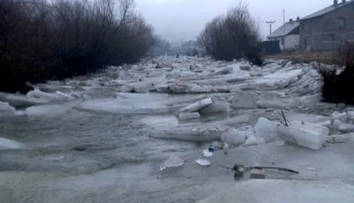 Ľadové kryhy strašia ľudí, obávajú sa povodní