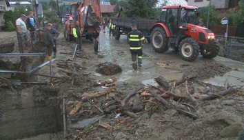 Vybrežená voda zo Šarišského potoka zaplavila domy aj pozemky