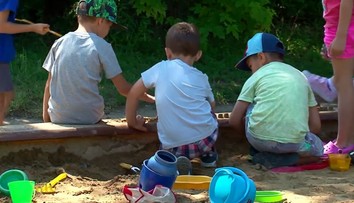 Je štátna škôlka vášho dieťaťa počas leta zatvorená? Do súkromnej ho nevezmú