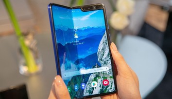 Skladateľný smartfón od Samsungu pod paľbou kritiky: Recenzenti hlásia problémy s displejom
