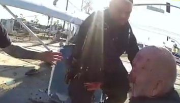 VIDEO: Hrdinský zásah policajtov. Muža vytiahli z havarovaného lietadla tesne pred príchodom vlaku