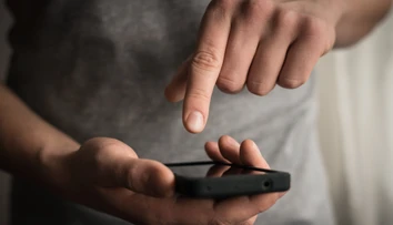 Budúci rok začnú platiť nové predpisy pre smartfóny. Pozrite sa, čo sa zmení