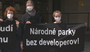 Aktivisti odovzdali jednu z najväčších petícií v histórii. Chcú zachrániť Demänovskú dolinu