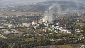 Fabrika na spracovanie dreva je opäť v kríze. Znižuje platy a prepúšťa zamestnancov