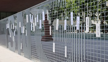 SNG vyzýva ľudí, aby zanechali odkaz na plote nádvoria: Čo pre vás galéria znamená?