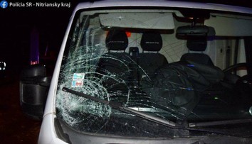 Mladú ženu (†27) v tmavom oblečení zrazila dodávka. Nemala na sebe žiadny reflexný prvok