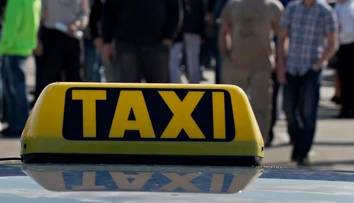 Nitrianski policajti odhalili zdrogovaného taxikára. Drogy mal aj v aute
