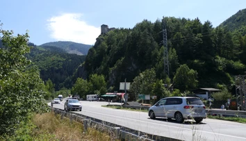 Pod Strečnom musia cestujúci rátať s meškaním autobusov. Medzi Strečnom a Vrútkami nebudú linky premávať vôbec