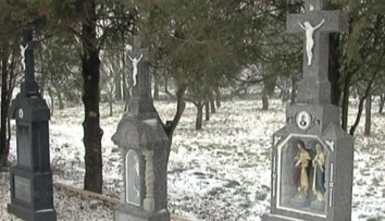 Vo Veľkých Kozmálovciach vznikla netradičná galéria. Vystavujú pomníky