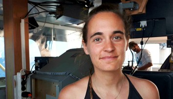 Kapitánku lode Sea Watch zachraňujúcu migrantov zatkli. Ľudia urobili nádhernú vec