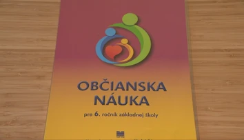 Učebnicu občianskej náuky, ktorá učí o rozvrátených rodinách, nestiahnu. Rezort však avizuje zmeny