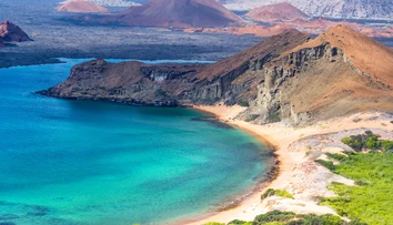 Galapágy ohrozuje nafta. Uniká z potopenej lode