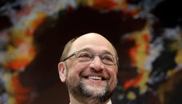 Hlavný súper Merkelovej Schulz je stále presvedčený, že ju môže zosadiť
