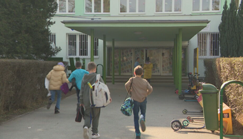 Štedrý príspevok od Orbána. Maďarsko pošle niektorým slovenským žiakom 250 eur k začiatku školského roka